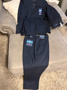 Stafford Men's Navy Windowpane Suit - Two-Piece